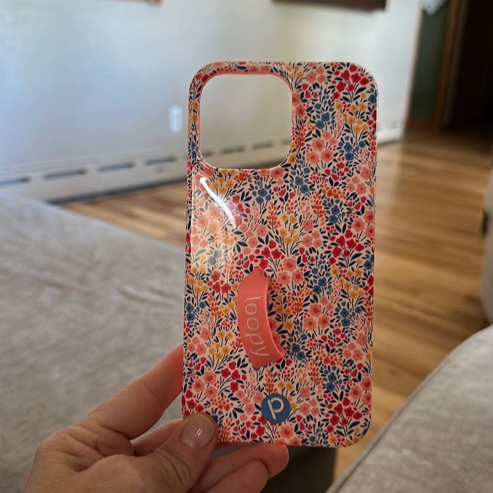 Loopy case great shape little tear in loop . Have extra loop to send with it.